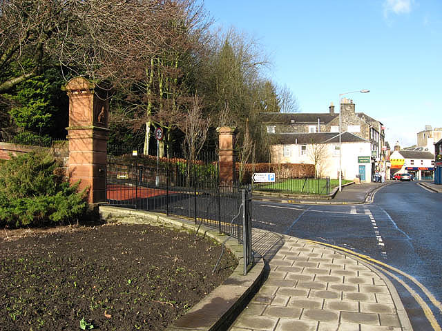 Bank Street and Round Tree Bridge above the former Waulkmillhead Mill lade